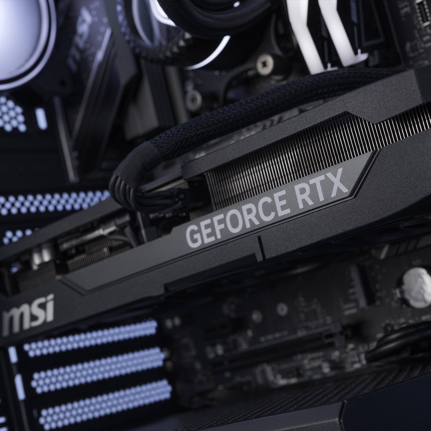 SimRacing PC PRO für Triple Screen (NVIDIA RTX 5080 & AMD Ryzen 7 9800X3D)